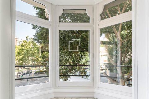 Huoneisto myytävänä Barcelona, Espanja, 4 makuuhuonetta, 170 m2 No. 192836 - kuva 3