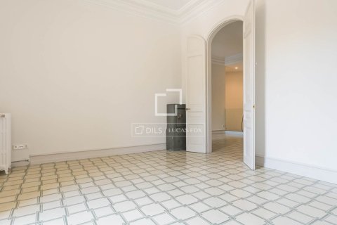 Huoneisto myytävänä Barcelona, Espanja, 4 makuuhuonetta, 170 m2 No. 192836 - kuva 18