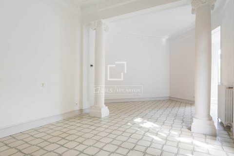 Huoneisto myytävänä Barcelona, Espanja, 4 makuuhuonetta, 170 m2 No. 192836 - kuva 5