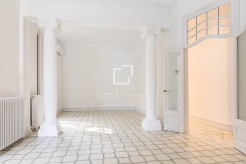 Huoneisto myytävänä Barcelona, Espanja, 4 makuuhuonetta, 170 m2 No. 192836 - kuva 4