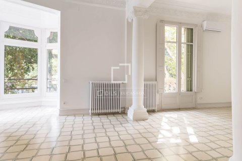 Huoneisto myytävänä Barcelona, Espanja, 4 makuuhuonetta, 170 m2 No. 192836 - kuva 2