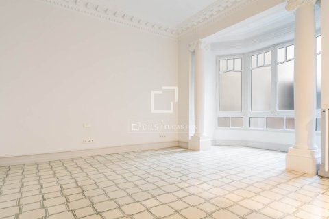 Huoneisto myytävänä Barcelona, Espanja, 4 makuuhuonetta, 170 m2 No. 192836 - kuva 10
