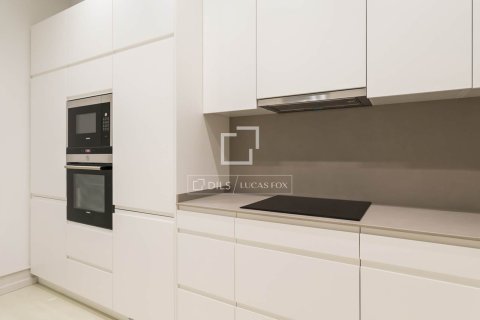 Huoneisto myytävänä Barcelona, Espanja, 4 makuuhuonetta, 170 m2 No. 192836 - kuva 8