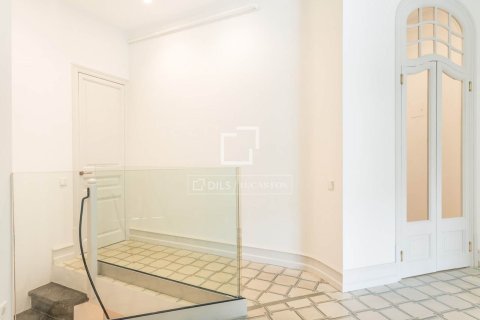 Huoneisto myytävänä Barcelona, Espanja, 4 makuuhuonetta, 170 m2 No. 192836 - kuva 19