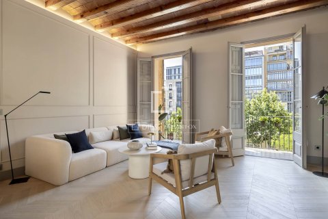 Apartment for sale in Barcelona, Spain 2 bedrooms, 109 sq.m. No. 192667 - photo 2