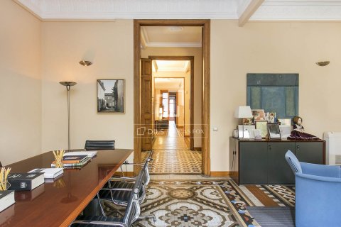 Huoneisto myytävänä Barcelona, Espanja, 5 makuuhuonetta, 203 m2 No. 192837 - kuva 20