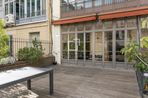 Huoneisto myytävänä Barcelona, Espanja, 5 makuuhuonetta, 203 m2 No. 192837 - kuva 7