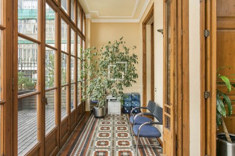 Huoneisto myytävänä Barcelona, Espanja, 5 makuuhuonetta, 203 m2 No. 192837 - kuva 8
