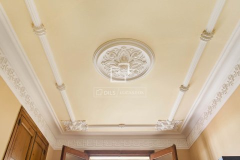 Huoneisto myytävänä Barcelona, Espanja, 5 makuuhuonetta, 203 m2 No. 192837 - kuva 11