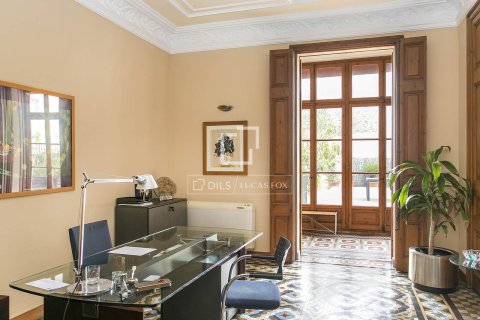 Huoneisto myytävänä Barcelona, Espanja, 5 makuuhuonetta, 203 m2 No. 192837 - kuva 12