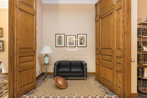 Huoneisto myytävänä Barcelona, Espanja, 5 makuuhuonetta, 203 m2 No. 192837 - kuva 19