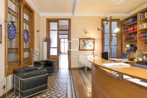 Huoneisto myytävänä Barcelona, Espanja, 5 makuuhuonetta, 203 m2 No. 192837 - kuva 17