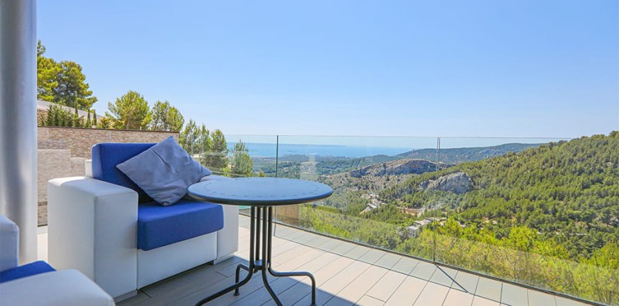 Villa in Mallorca, Spain 6 bedrooms, 500 sq.m. No. 147986