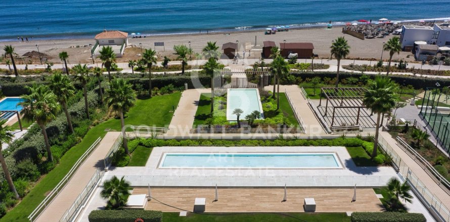 Apartment à Estepona, Malaga, Espagne 3 chambres, 135 m2 No. 178570