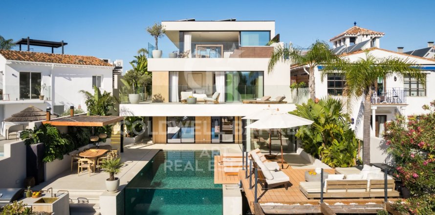 Villa à Marbella, Malaga, Espagne 5 chambres, 245 m2 No. 178569