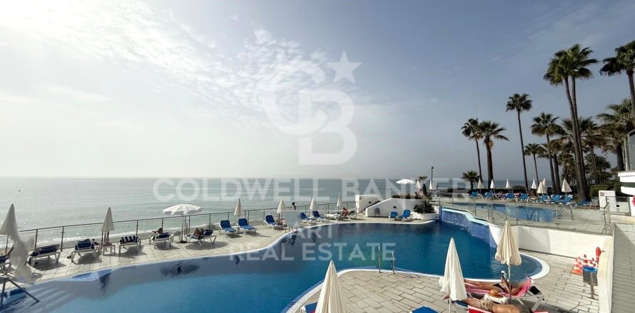 Apartment à Estepona, Malaga, Espagne 2 chambres, 131 m2 No. 157640