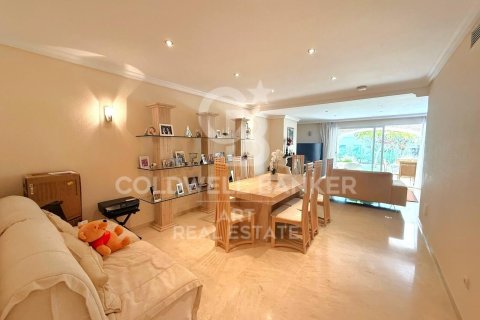 Apartment à vendre à Estepona, Malaga, Espagne, 2 chambres, 131 m2 No. 157640 - photo 3