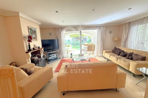 Apartment à vendre à Estepona, Malaga, Espagne, 2 chambres, 131 m2 No. 157640 - photo 4