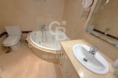 Apartment à vendre à Estepona, Malaga, Espagne, 2 chambres, 131 m2 No. 157640 - photo 10