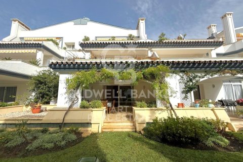 Apartment à vendre à Estepona, Malaga, Espagne, 2 chambres, 131 m2 No. 157640 - photo 17