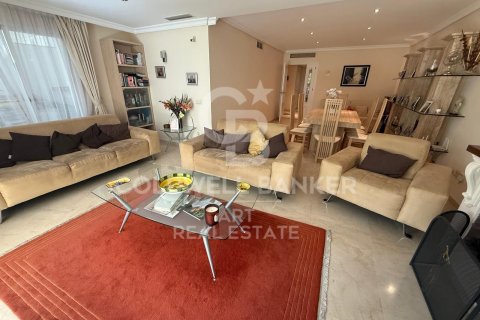 Apartment à vendre à Estepona, Malaga, Espagne, 2 chambres, 131 m2 No. 157640 - photo 6