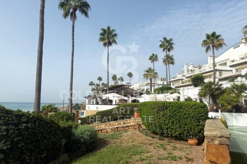 Apartment à vendre à Estepona, Malaga, Espagne, 2 chambres, 131 m2 No. 157640 - photo 2