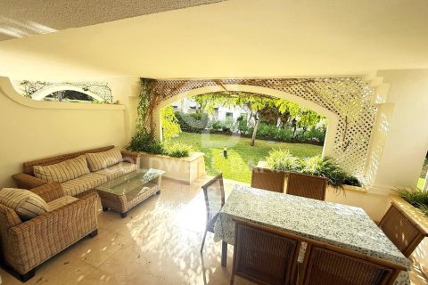 Apartment à vendre à Estepona, Malaga, Espagne, 2 chambres, 131 m2 No. 157640 - photo 8