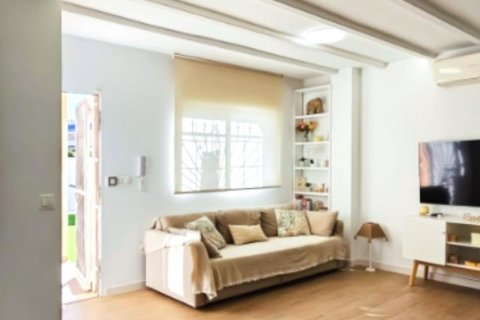 Tvåvåningslägenhet till salu i Gran Alacant, Alicante, Spanien 2 sovrum, 110 kvm. Nr. 143587 - foto 11