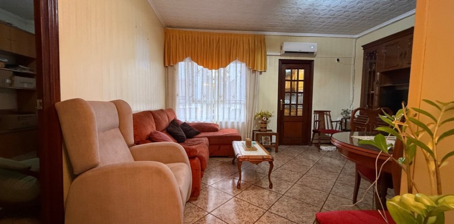 Radhus Torrevieja, Alicante, Spanien 4 sovrum, 127 kvm. Nr. 137923