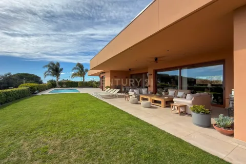 House for sale in Sant Vicenc De Montalt, Barcelona, Spain 5 bedrooms, 540 sq.m. No. 166935 - photo 2