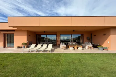 House for sale in Sant Vicenc De Montalt, Barcelona, Spain 5 bedrooms, 540 sq.m. No. 166935 - photo 4
