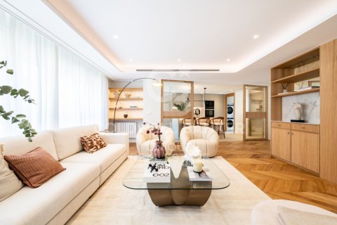 Apartment à Madrid, Espagne 4 chambres, 222 m2 No. 179017