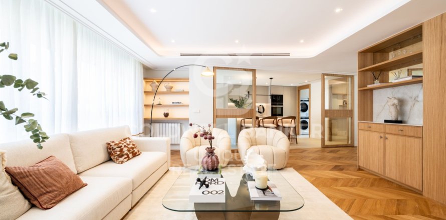 Apartment à Madrid, Espagne 4 chambres, 222 m2 No. 179017
