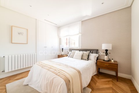 Apartment à vendre à Madrid, Espagne, 4 chambres, 222 m2 No. 179017 - photo 11