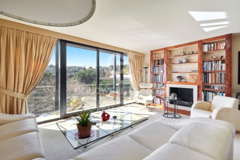 House à vendre à Barcelona, Espagne, 5 chambres, 251 m2 No. 179013 - photo 2