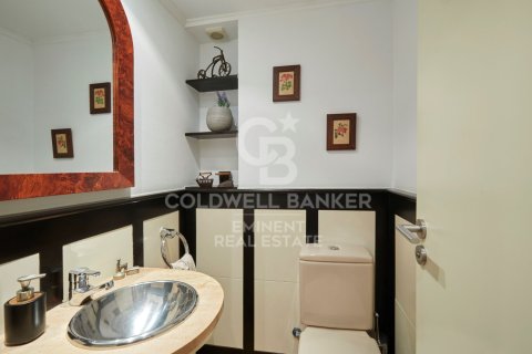 House à vendre à Barcelona, Espagne, 5 chambres, 251 m2 No. 179013 - photo 27