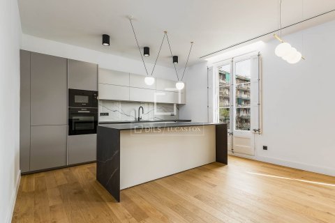 Lägenhet i Barcelona, Spanien 4 sovrum, 140 kvm. Nr. 150787