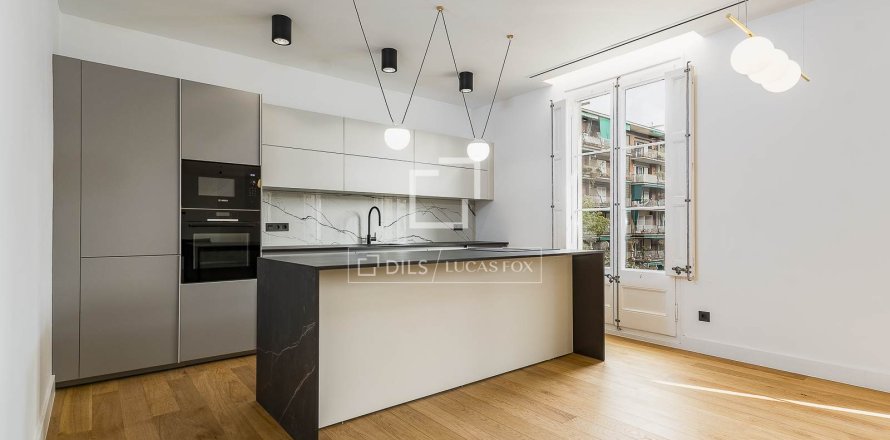 Apartamento en Barcelona, España 4 dormitorios, 140 m2 No. 150787