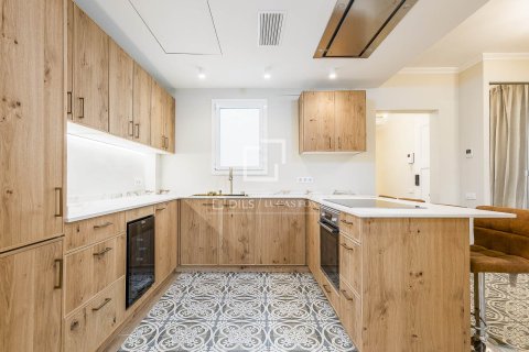 Lägenhet till salu i Barcelona, Spanien 4 sovrum, 162 kvm. Nr. 150785 - foto 13