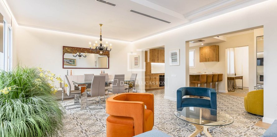 Lägenhet i Barcelona, Spanien 4 sovrum, 162 kvm. Nr. 150785