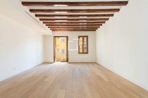 Продажа квартиры в Барселона, Испания 3 спальни, 158м2 №150789 - фото 4