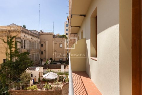 Продажа квартиры в Барселона, Испания 3 спальни, 158м2 №150789 - фото 3