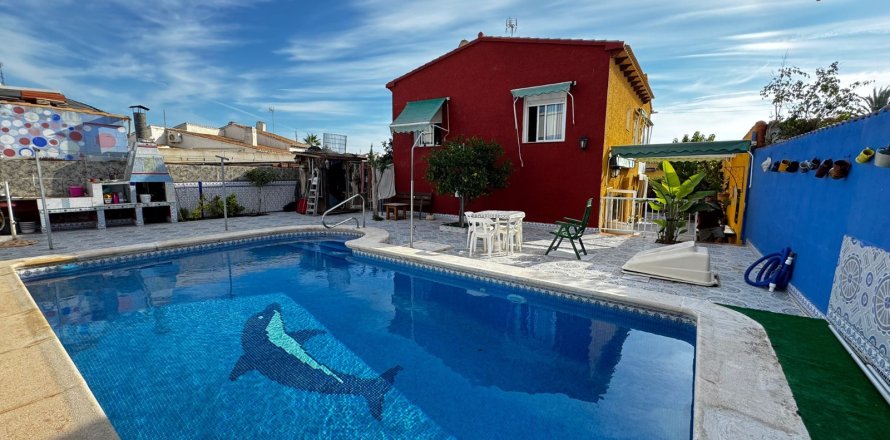 Вилла в Пунта Прима, Аликанте, Испания 5 спален, 200м2 №136970