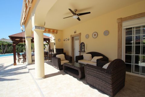 Продажа виллы в Пунта Прима, Аликанте, Испания 4 спальни, 250м2 №136969 - фото 21