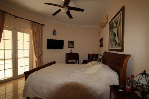Продажа виллы в Пунта Прима, Аликанте, Испания 4 спальни, 250м2 №136969 - фото 9
