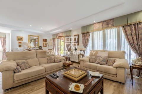 Dom w Lloret de Mar, Girona, Hiszpania 5 sypialni, 280 mkw. nr 177042 – zdjęcie 8