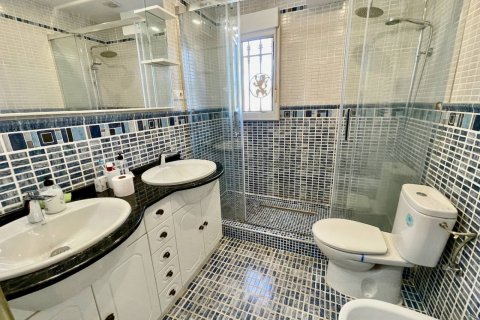 Продажа виллы в Гуардамар-дель-Сегура, Аликанте, Испания 6 спален, 450м2 №119010 - фото 25