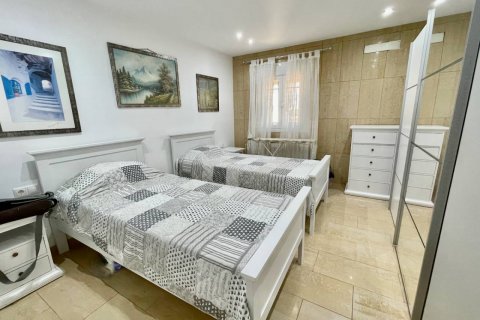 Продажа виллы в Гуардамар-дель-Сегура, Аликанте, Испания 6 спален, 450м2 №119010 - фото 10