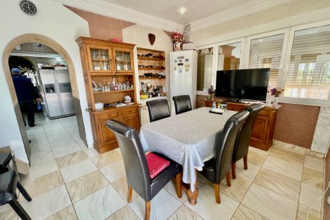 Продажа виллы в Гуардамар-дель-Сегура, Аликанте, Испания 6 спален, 450м2 №119010 - фото 5