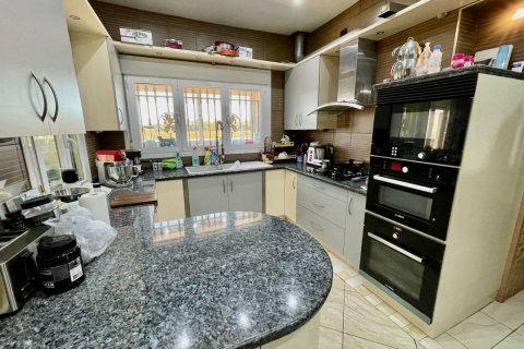 Продажа виллы в Гуардамар-дель-Сегура, Аликанте, Испания 6 спален, 450м2 №119010 - фото 4